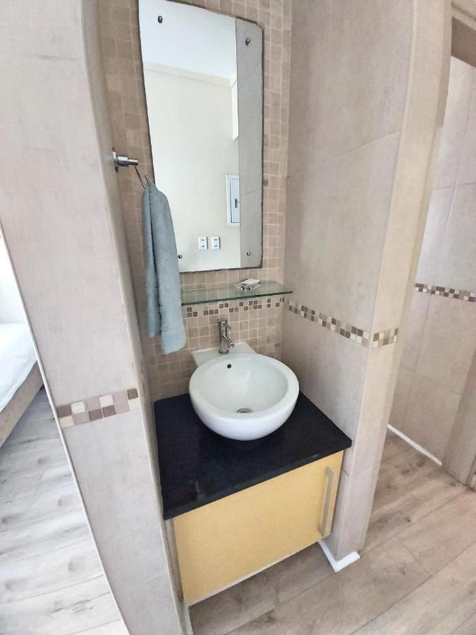 Whale Rock, Modern Beachfront Apartment 마게이트 외부 사진