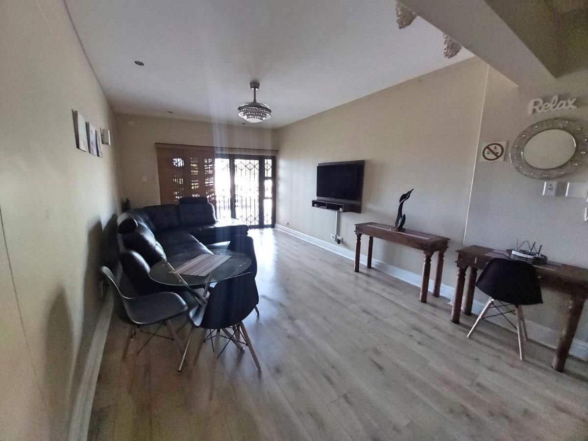 Whale Rock, Modern Beachfront Apartment 마게이트 외부 사진