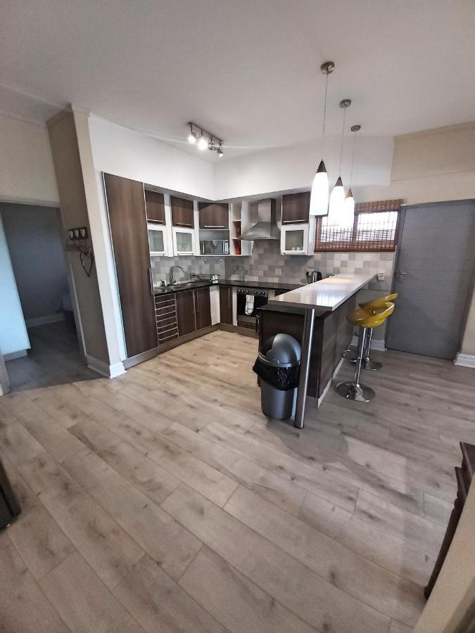 Whale Rock, Modern Beachfront Apartment 마게이트 외부 사진
